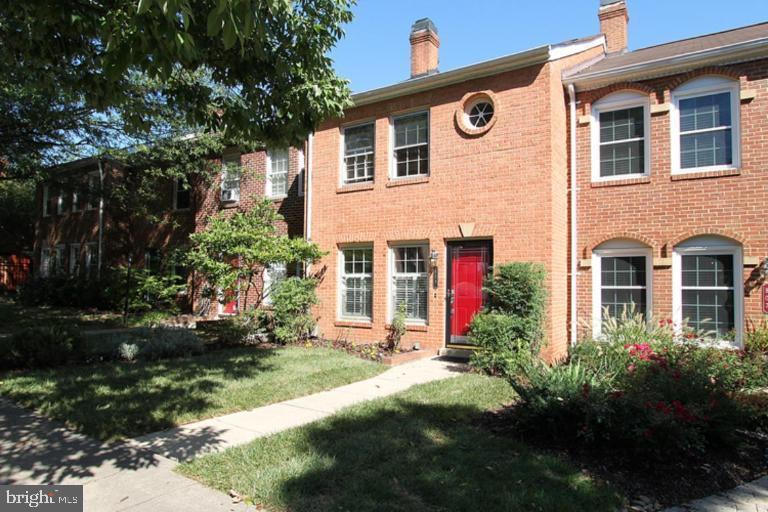 Property Photo: 809 Gibbon Street VA 22314