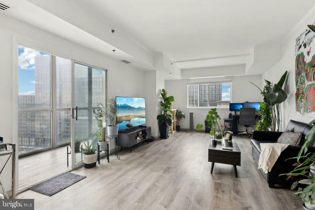 Property Photo: 1211 S Eads Street 1701 VA 22202