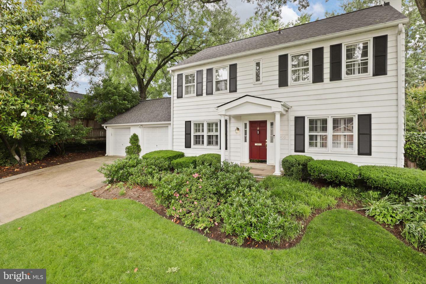 Property Photo: 2905 Dartmouth Road VA 22314