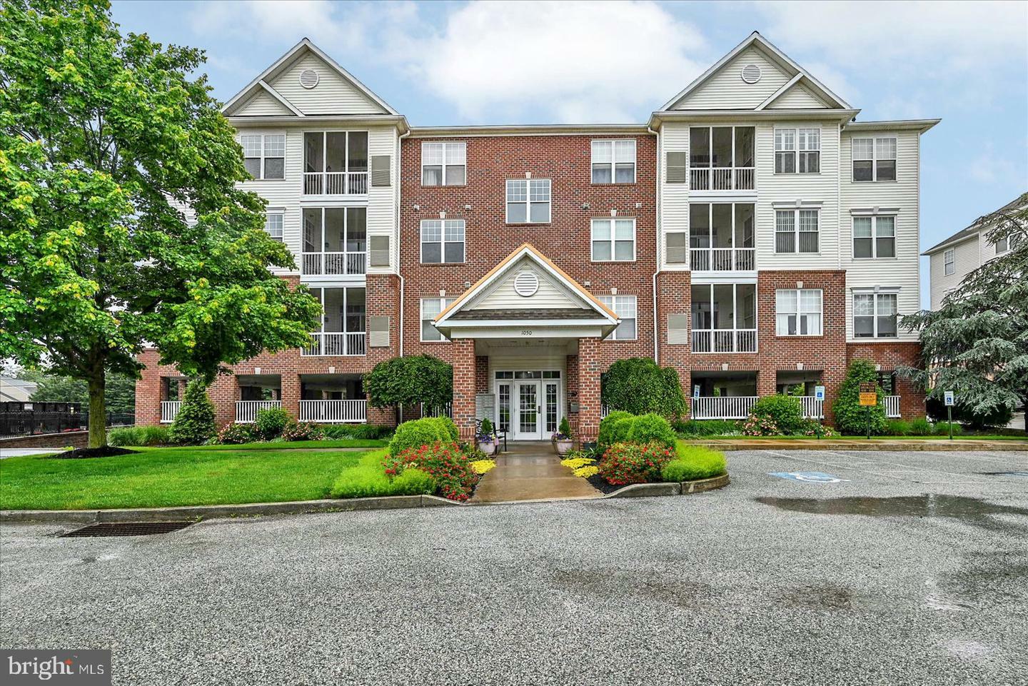Property Photo: 1050 Crest Way 403 PA 17403