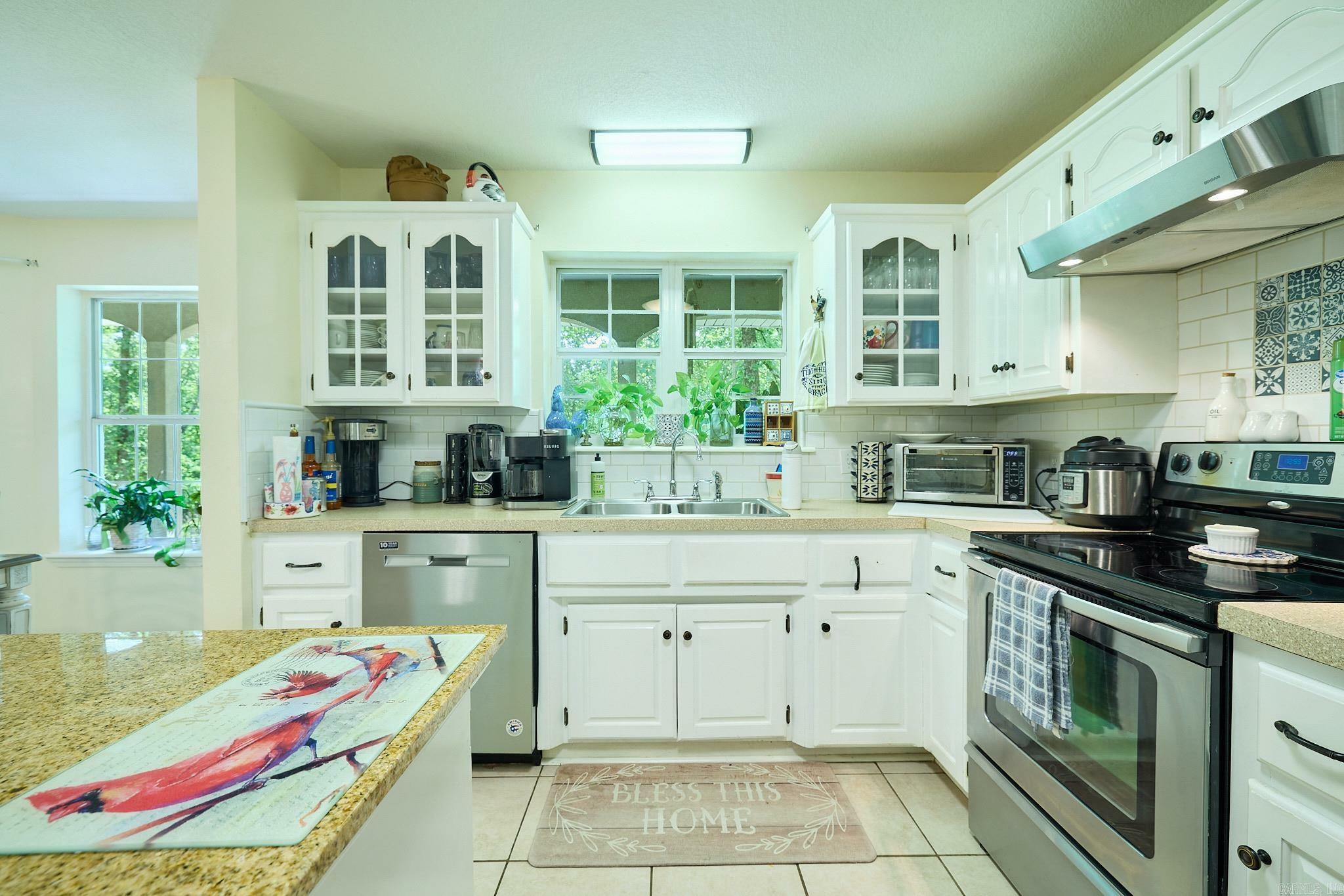 Property Photo:  132 Victoria Lane  AR 71901 