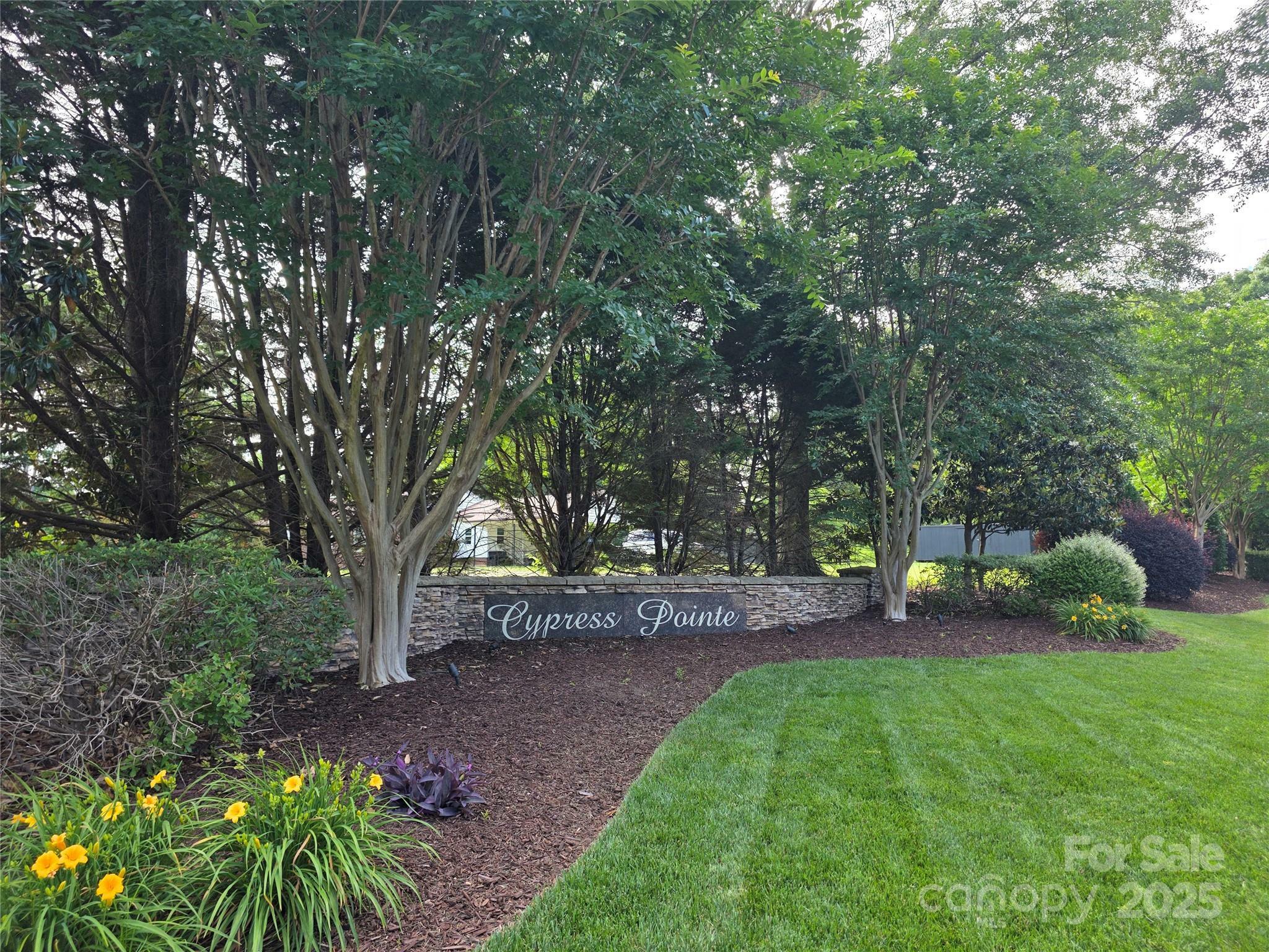 Property Photo: 2563 Firethorn Court NC 28056