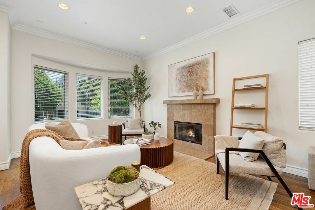 Property Photo: 4125 W Hood Ave CA 91505