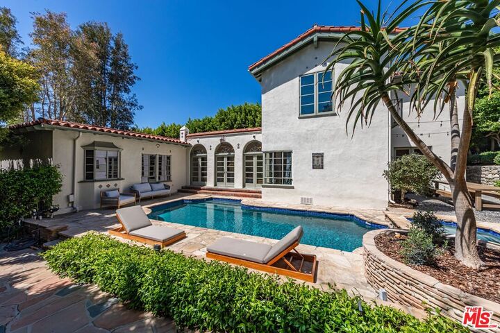 1136 N Doheny Dr  Los Angeles CA 90069 photo