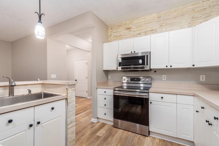 Property Photo:  1989 Berrancher Drive  OH 43228 