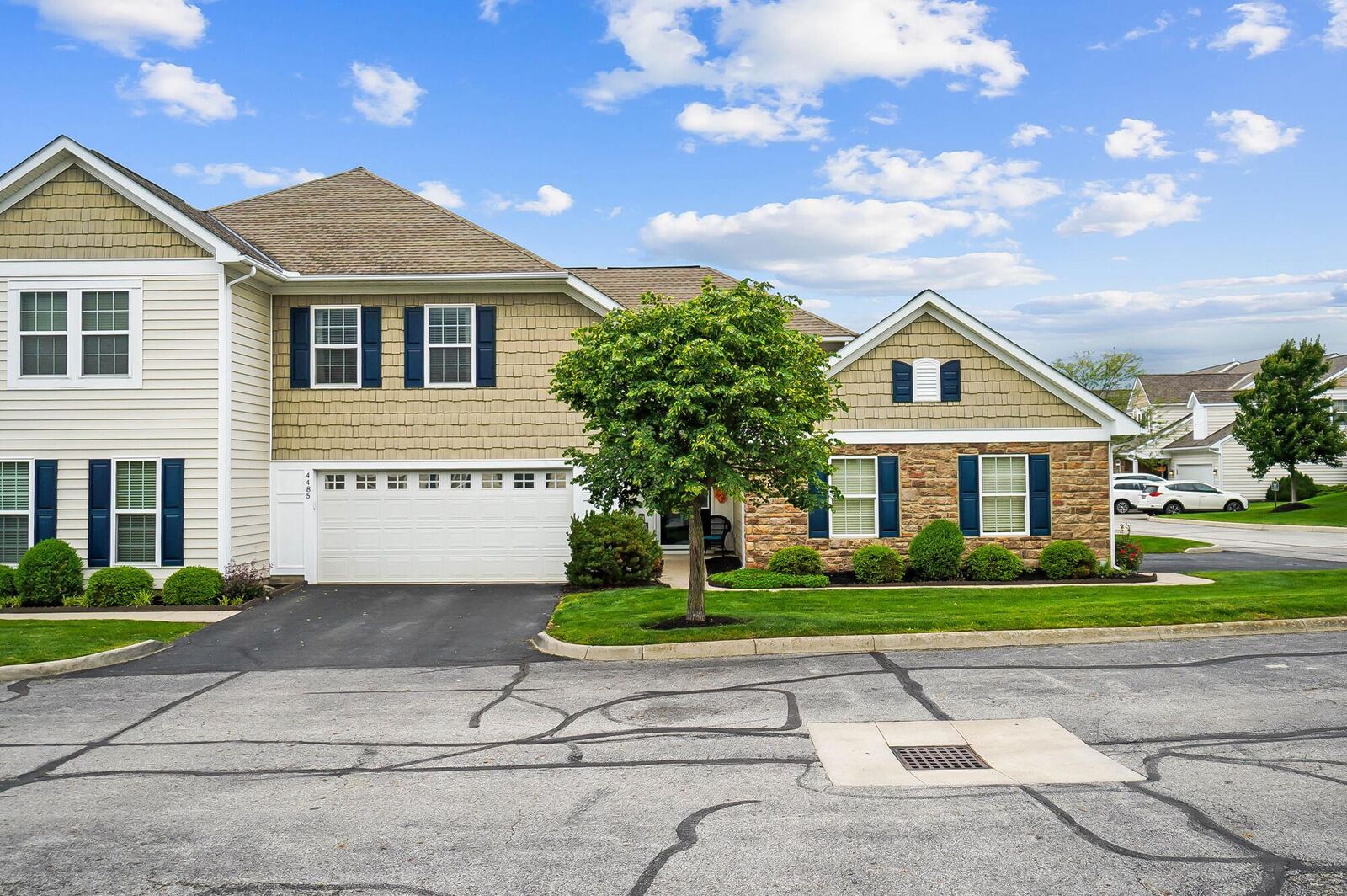 Property Photo:  4481 Newport E Loop  OH 43123 
