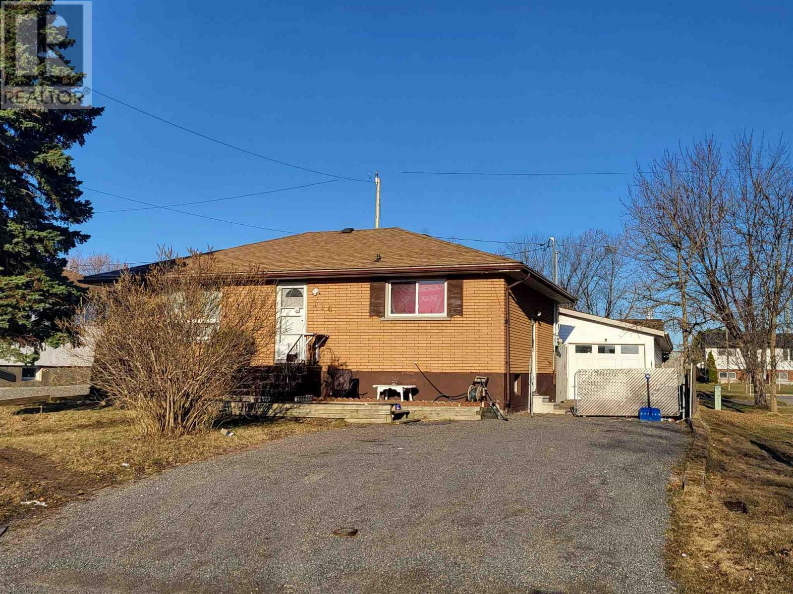 Property Photo: 116 Huntington Ct ON P7C 2B4