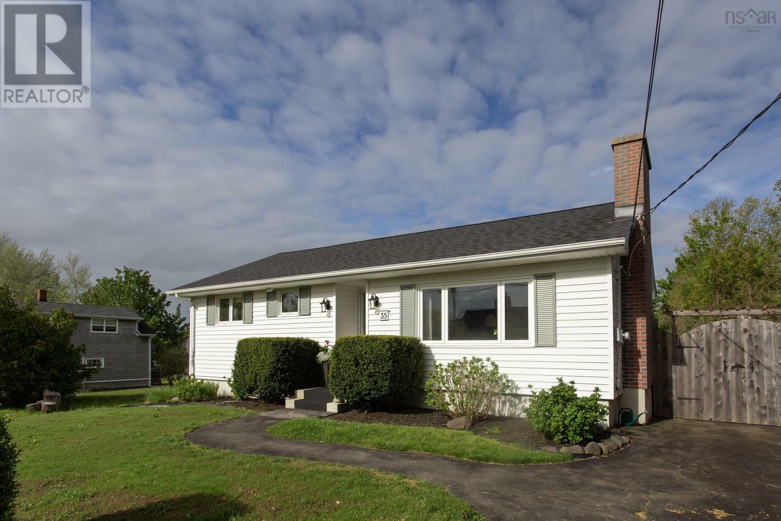 Property Photo: 35 Montague Row NS B0V 1A0