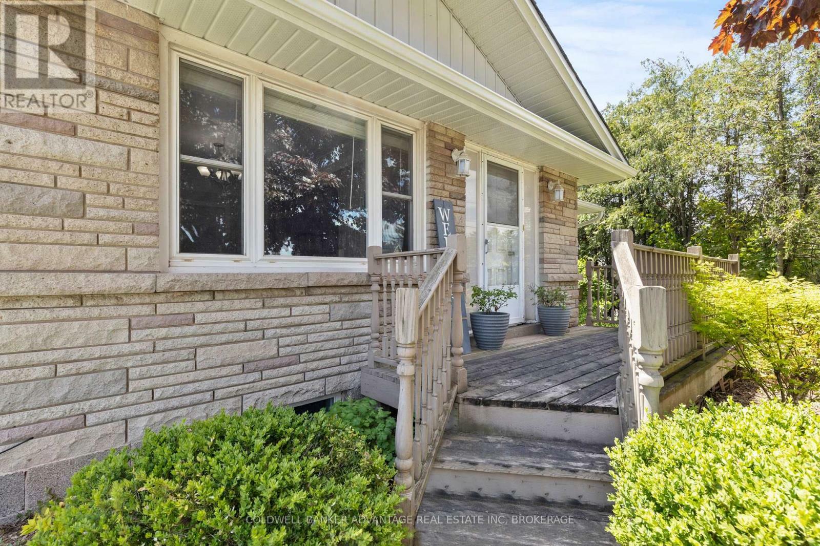 Photo de la propriété: 302 Main Street East ON L3M 1P8