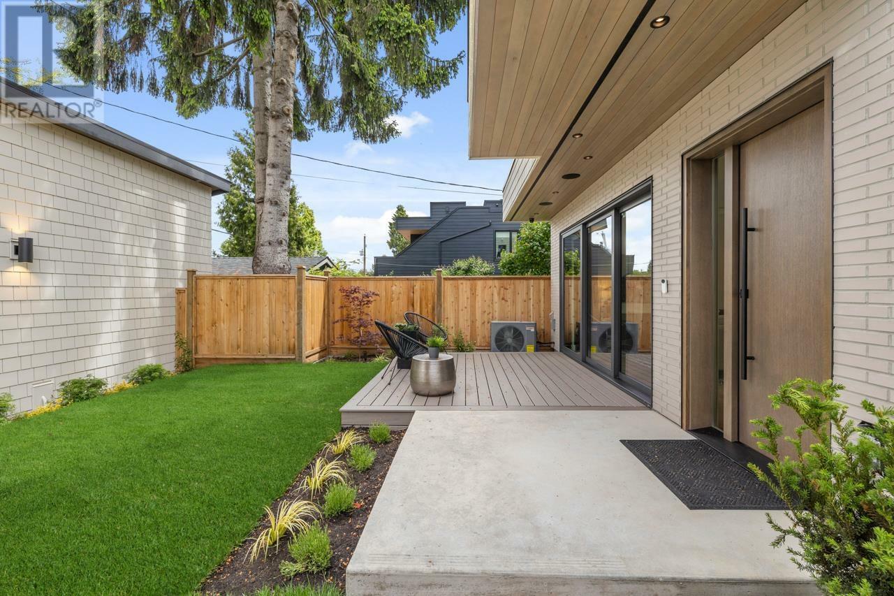 Property Photo: 435 East 37 Avenue 2 BC V5W 2B1