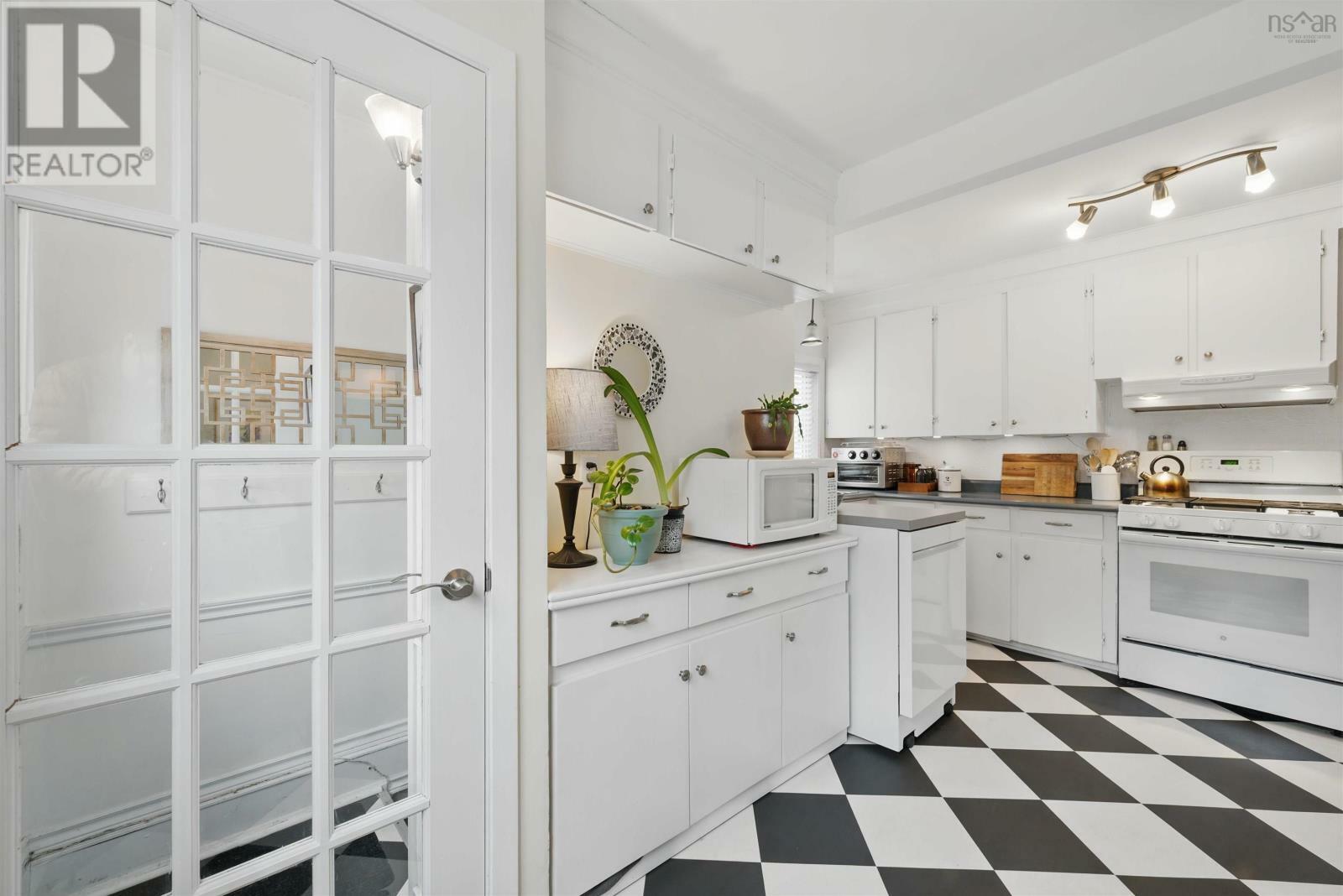 Photo de la propriété: 2793 Connaught Avenue NS B3L 2Z8