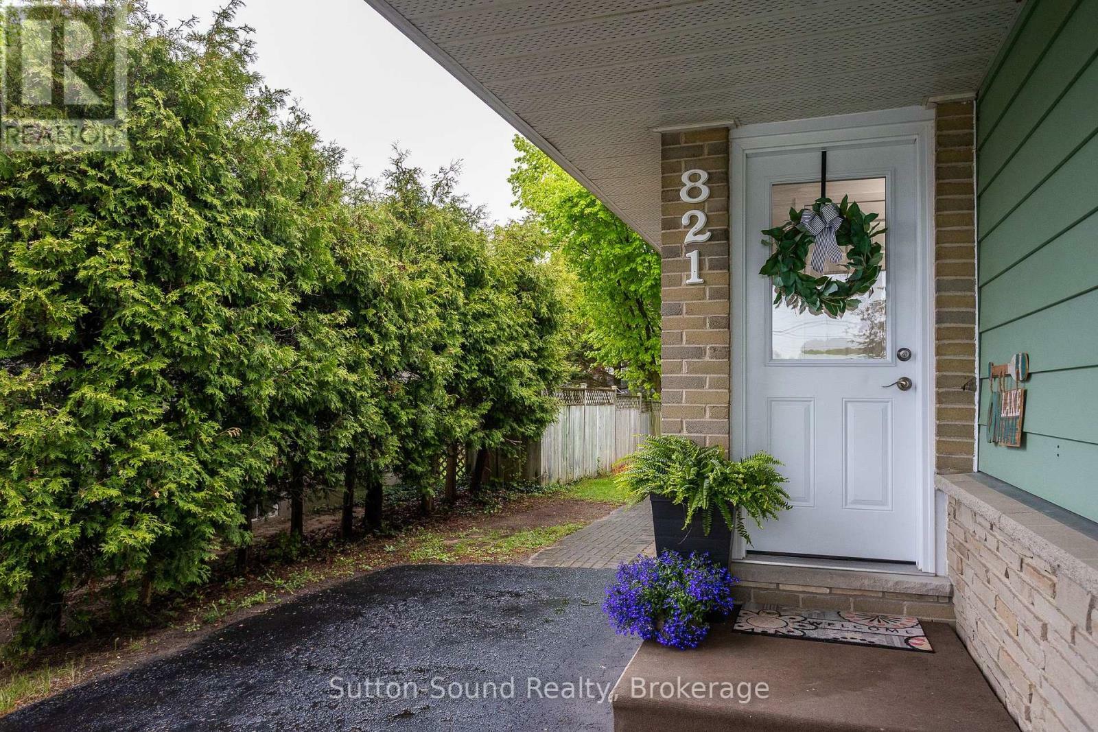 Property Photo:  821 Gustavus Street  ON N0H 2C4 