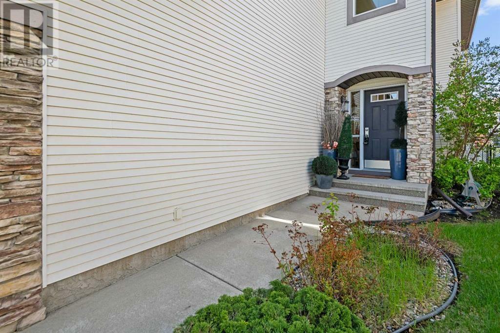 Property Photo: 176 Cougarstone Court Southwest AB T3H 5R4