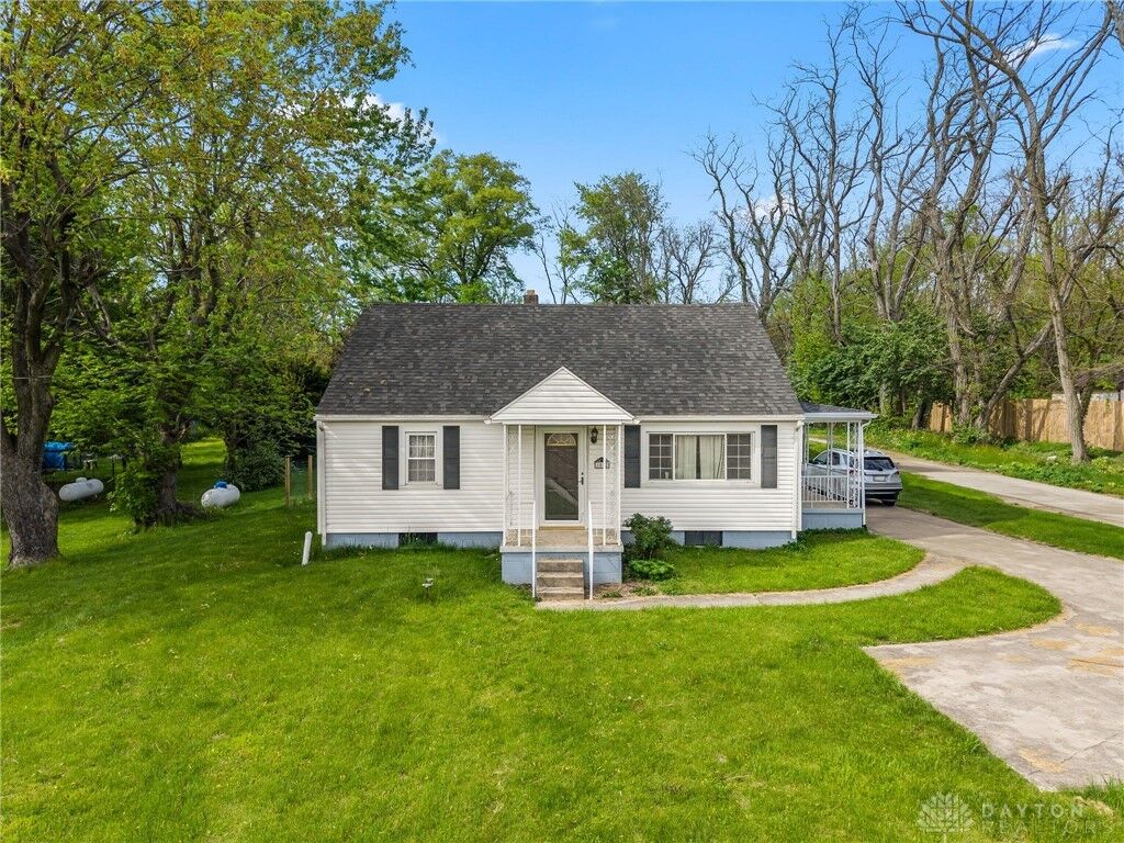 Property Photo:  1012 W Sparrow Road  OH 45502 
