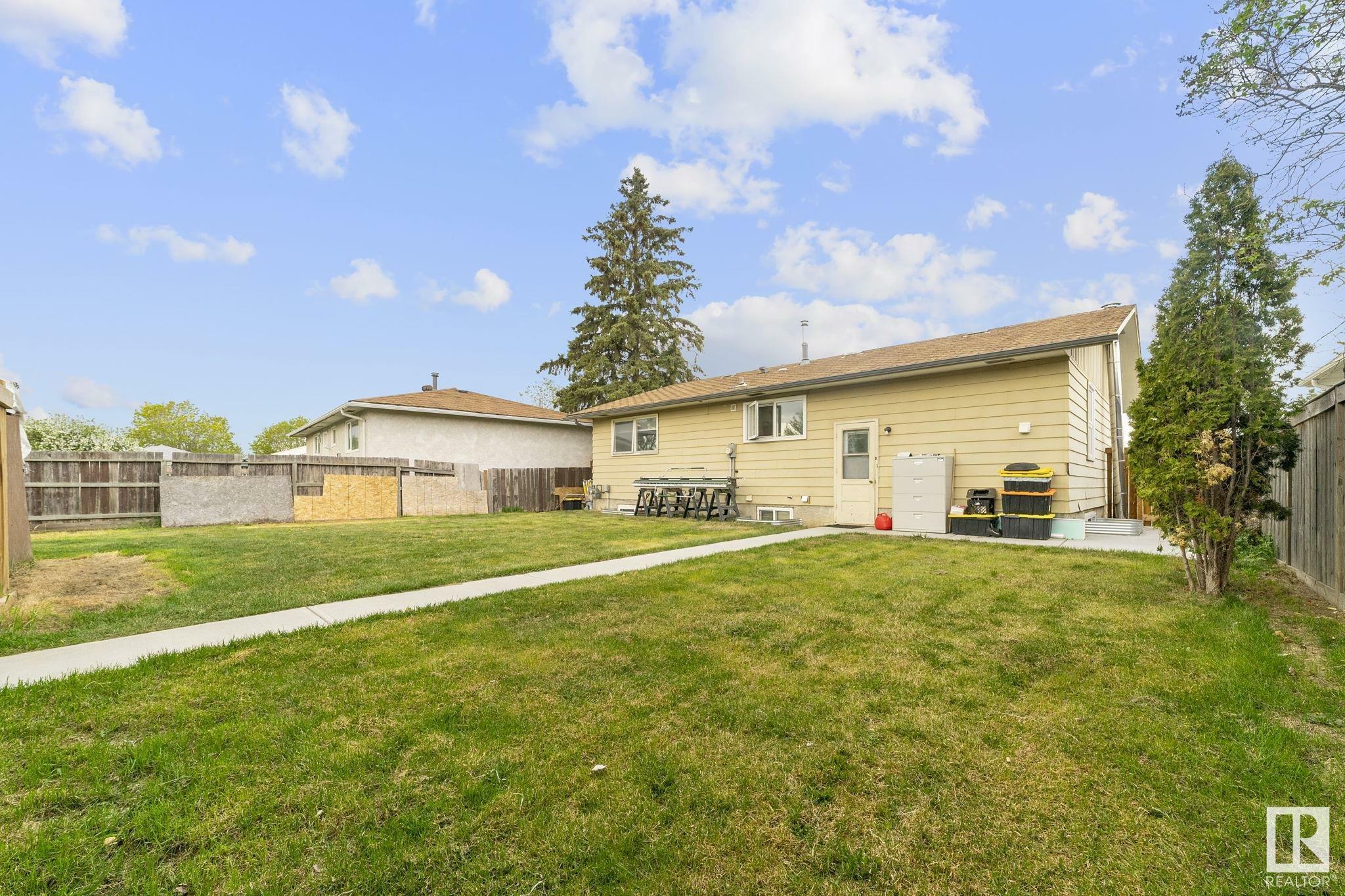 Property Photo:  936 Knottwood NW  AB T6K 3C2 