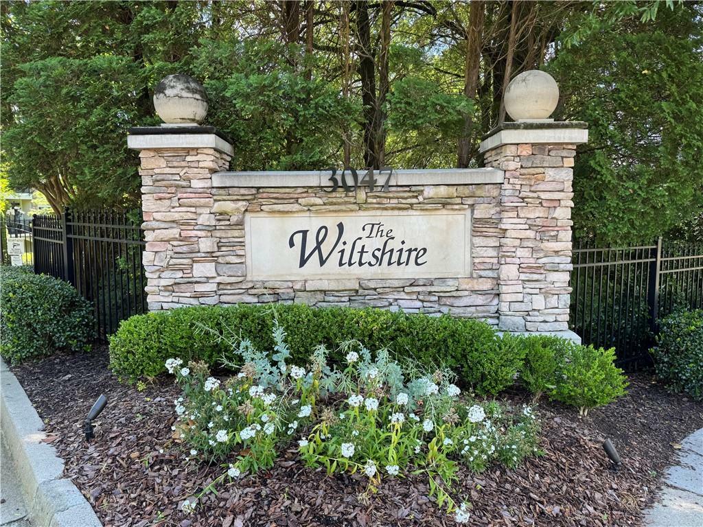 Property Photo: 3047 Lenox Road NE 2105 GA 30324