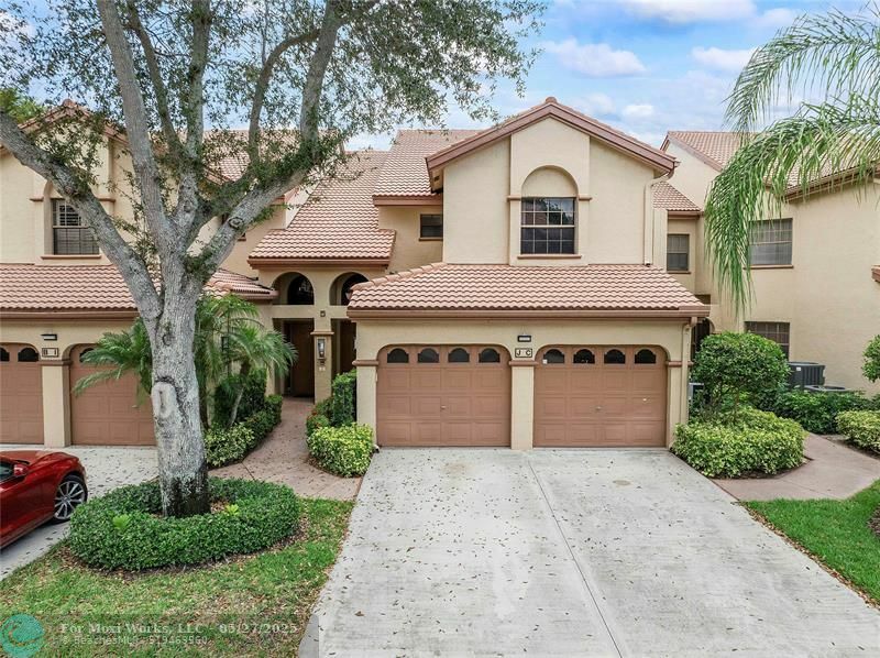 Property Photo: 5219 Europa Dr J FL 33437