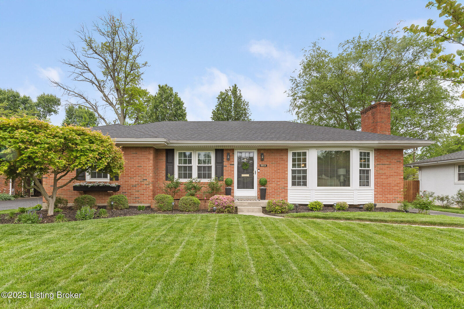 Property Photo:  6804 Dartmoor Dr  KY 40222 