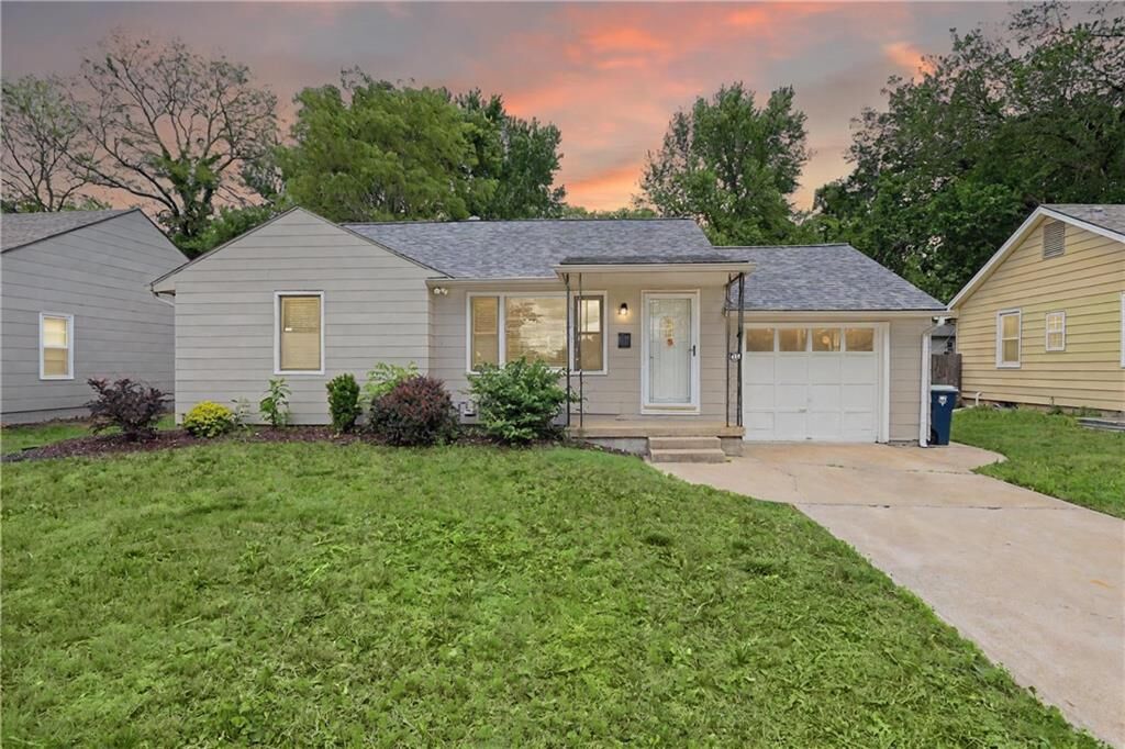 Property Photo:  8604 E 79th Street  MO 64138 