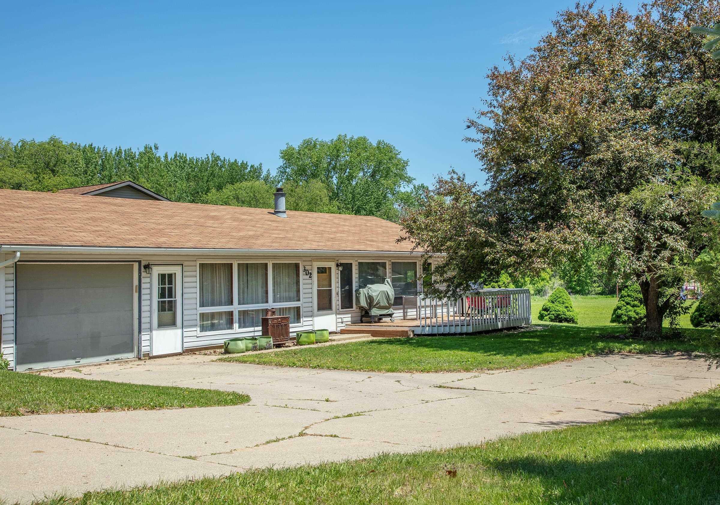 302 Oak Street  Waverly IA 50677 photo
