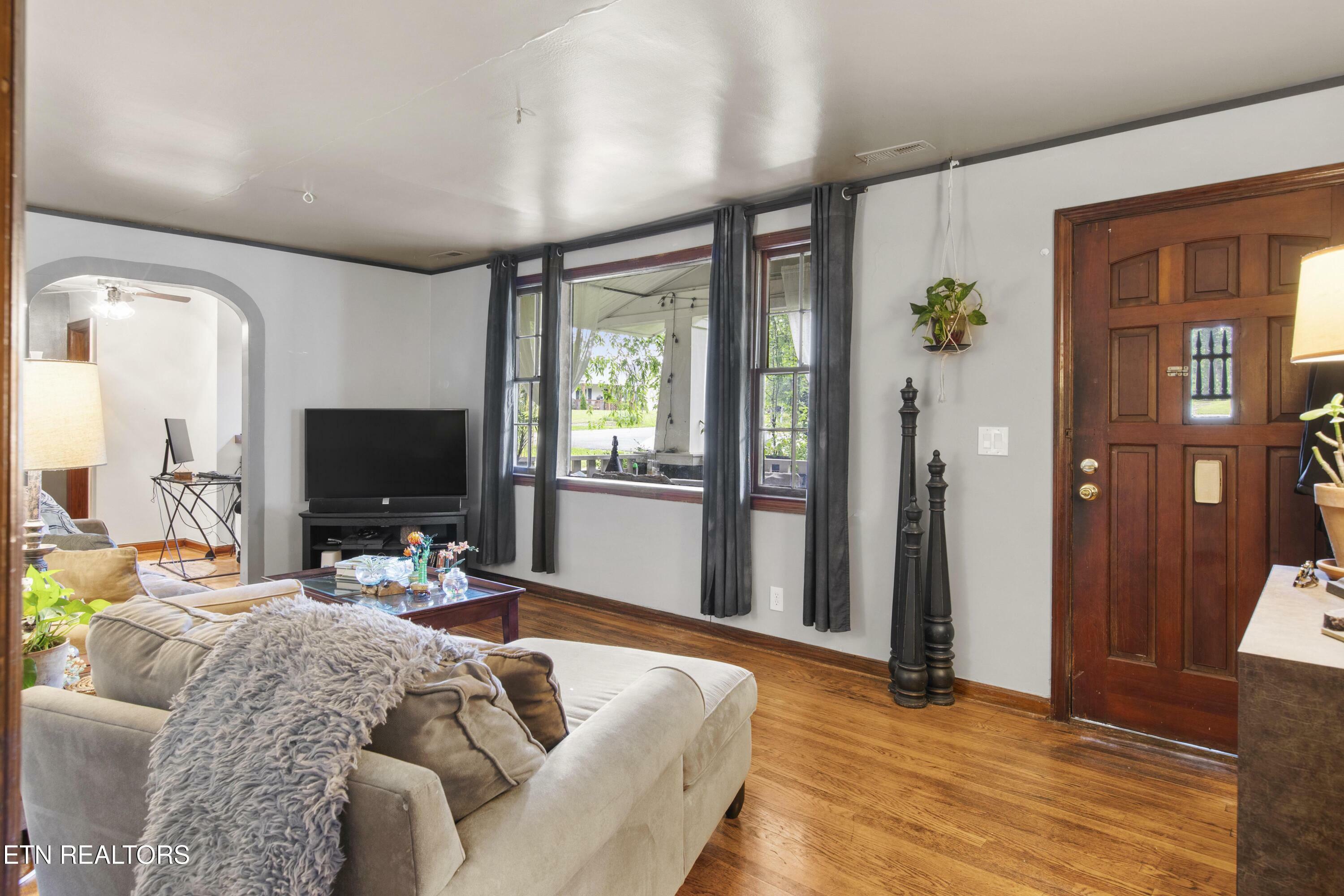 Property Photo: 5501 Lake Shore Drive TN 37920