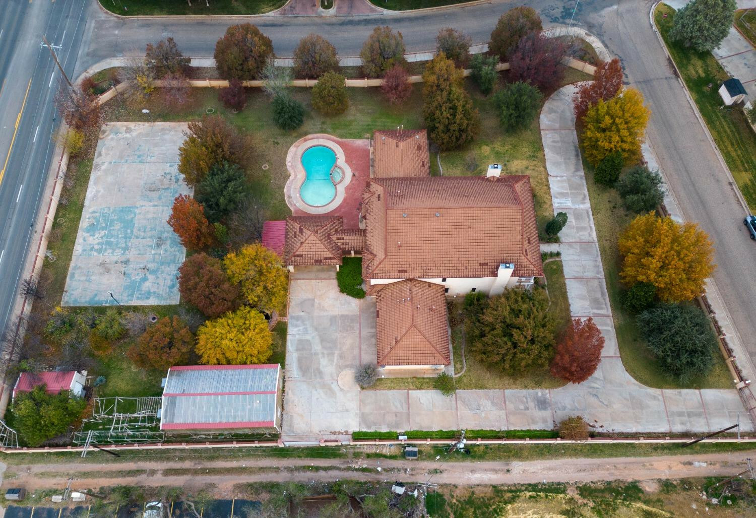 Property Photo: 2404 York Avenue TX 79407