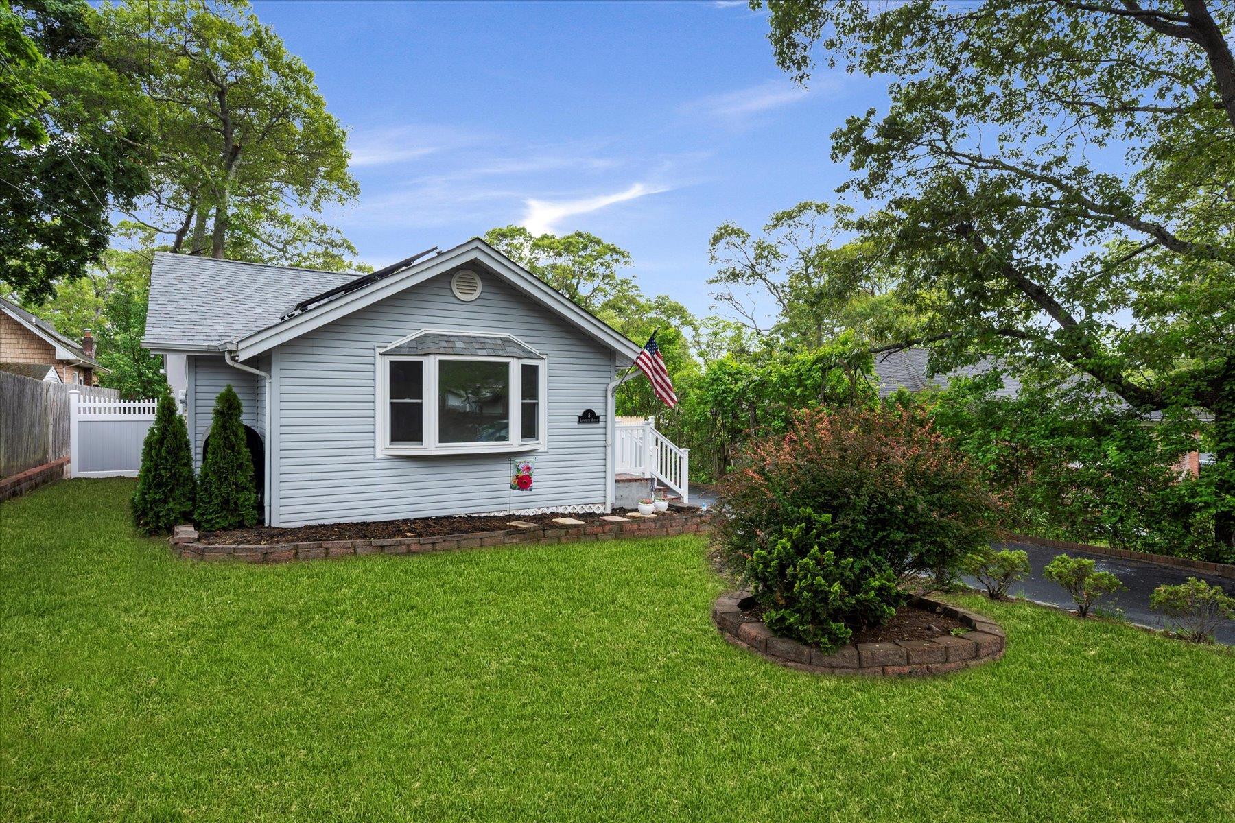 Property Photo:  8 Lafayette Avenue  NY 11755 