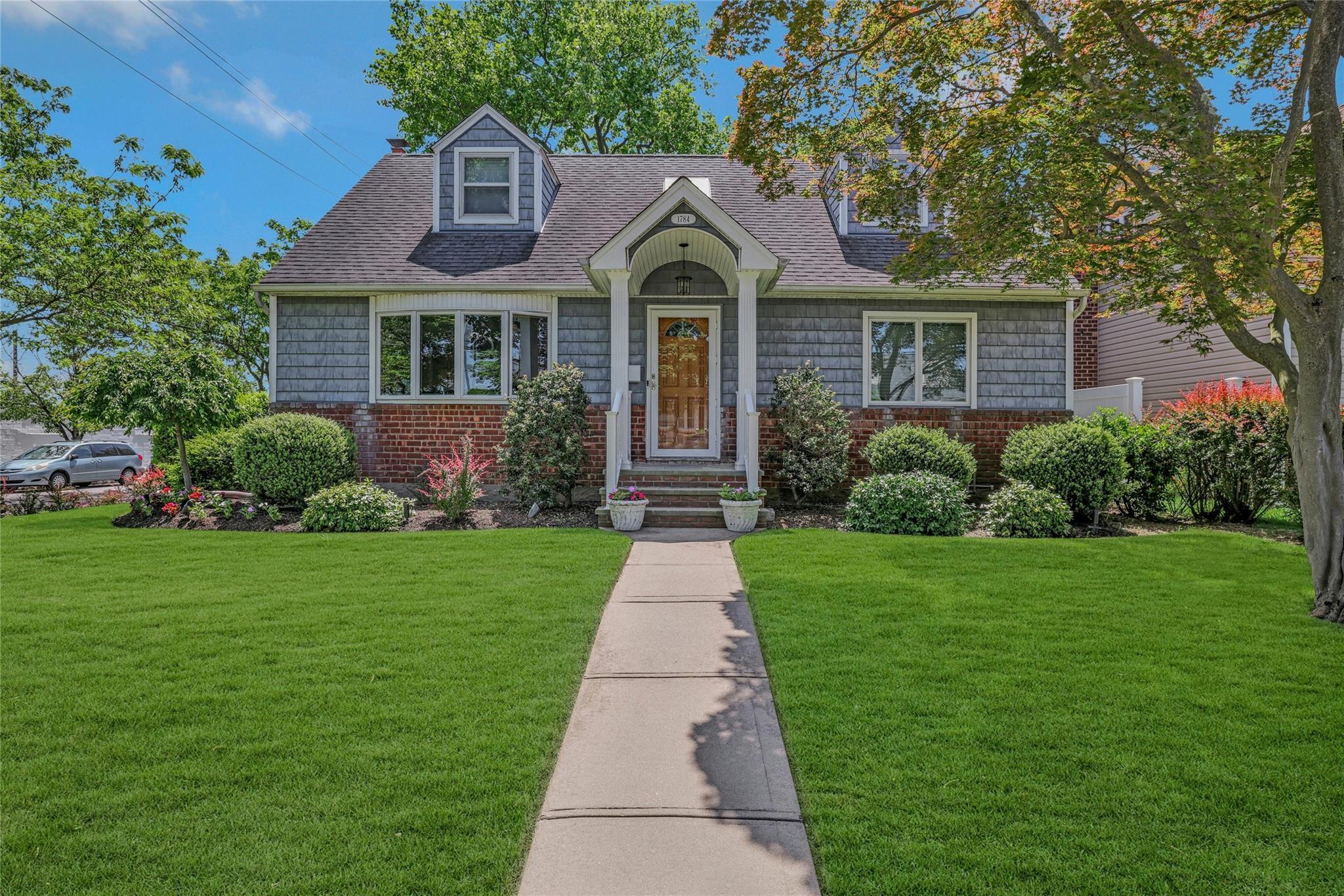 1784 W End Avenue  New Hyde Park NY 11040 photo