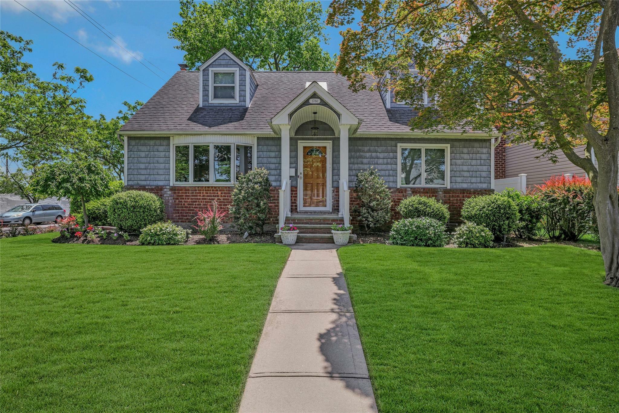 Property Photo: 1784 W End Avenue NY 11040