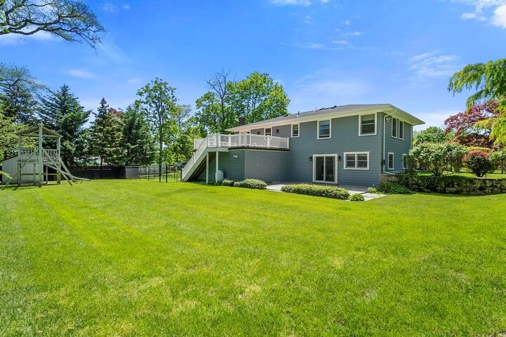 Property Photo:  21 Highview Boulevard  NY 11719 