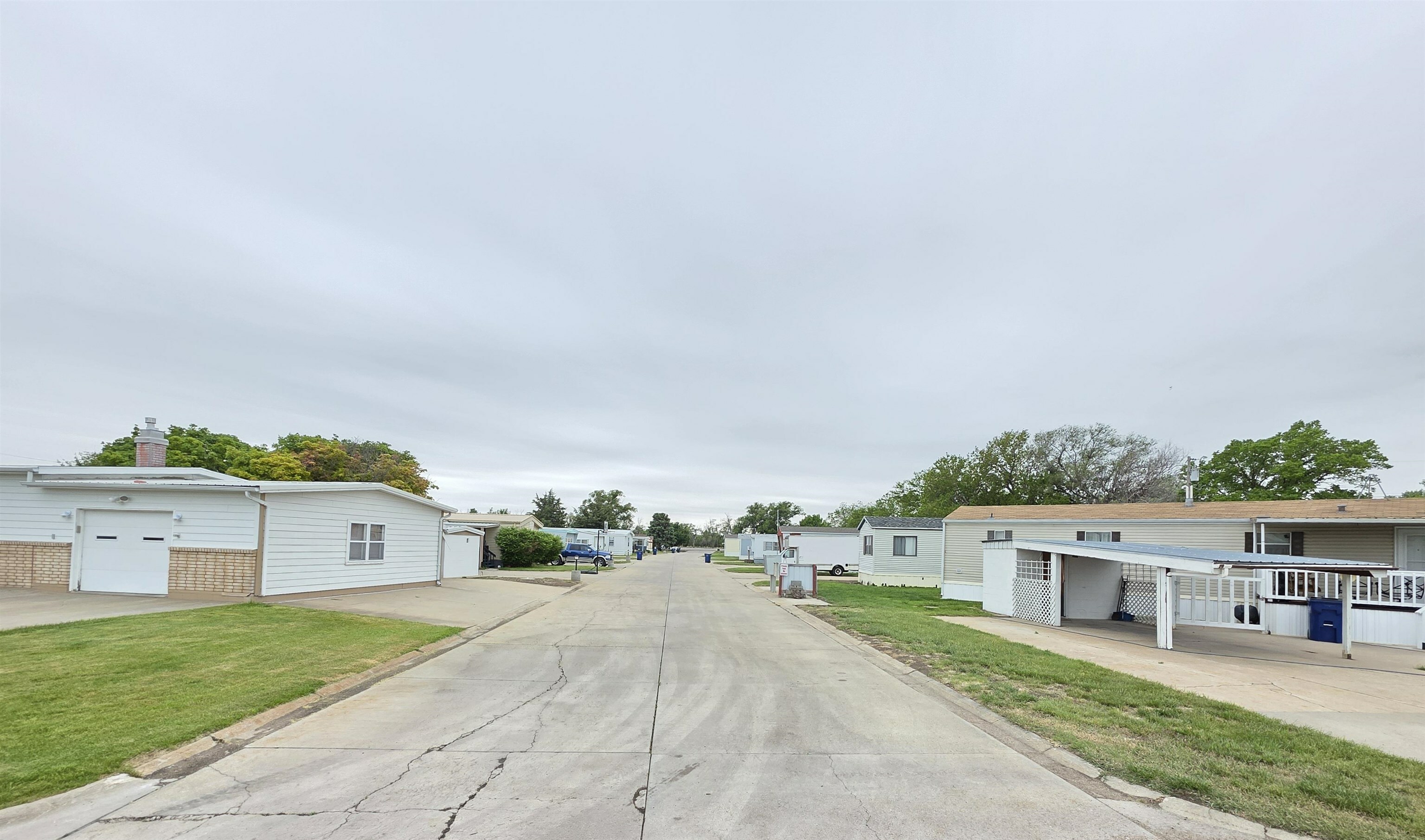 Property Photo: 4004 W 14th 4005 Rodeo Rd NE 69101