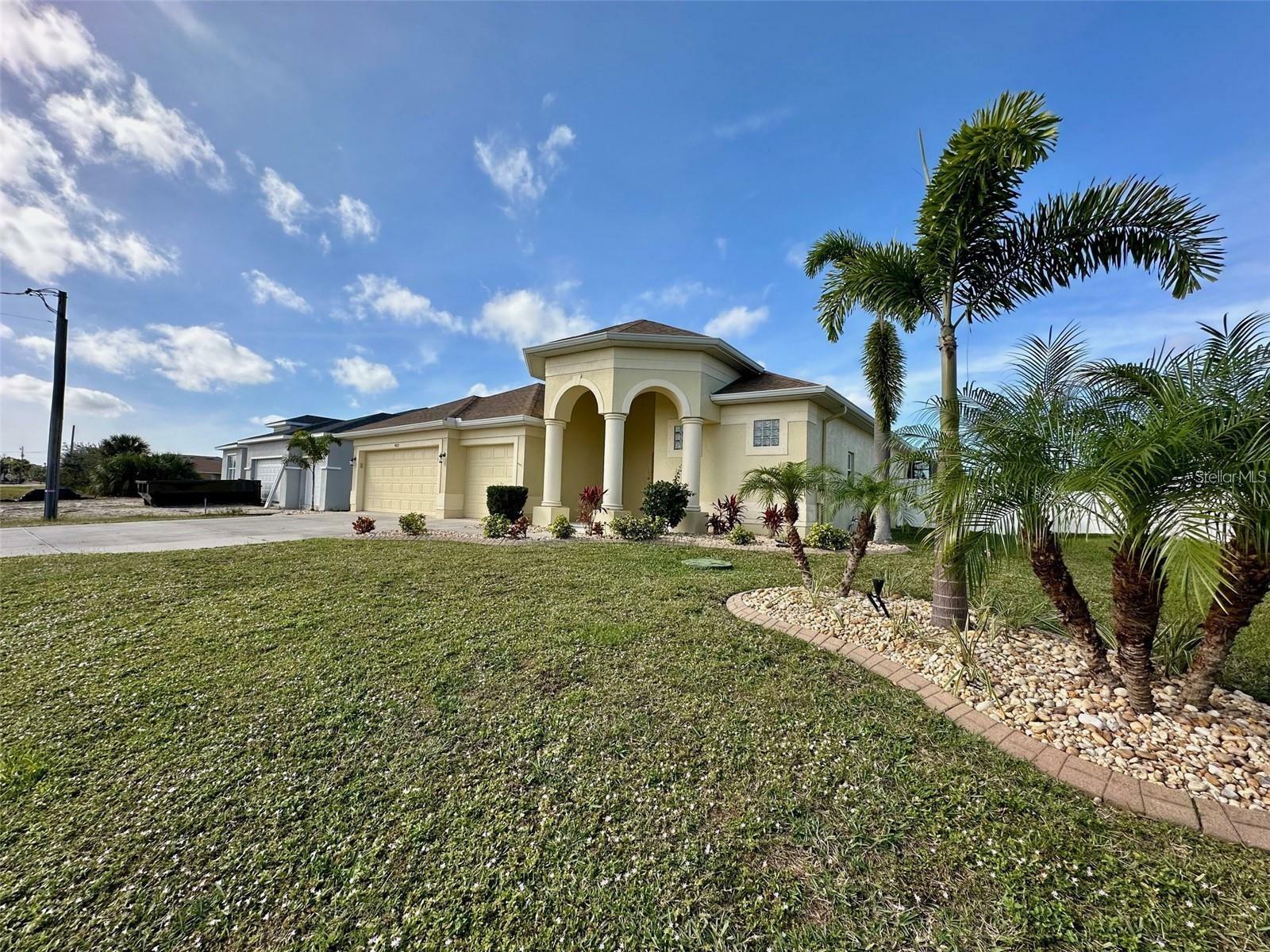 Property Photo: 9423 Rosebud Circle FL 33981