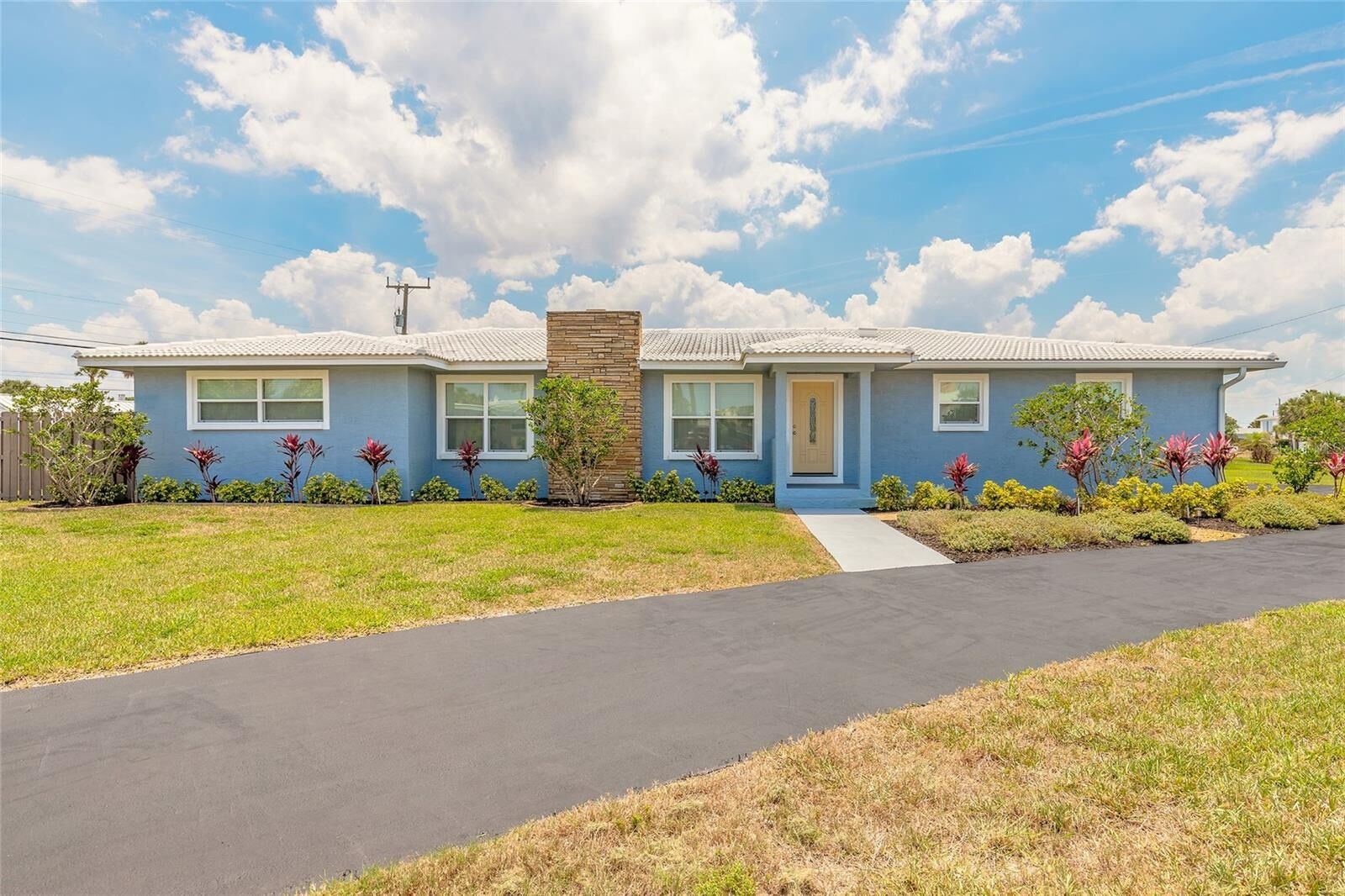 Property Photo:  1032 Bel Aire Drive  FL 32118 