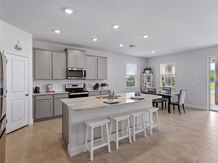 Property Photo:  152 Bright Ibis Avenue  FL 33572 
