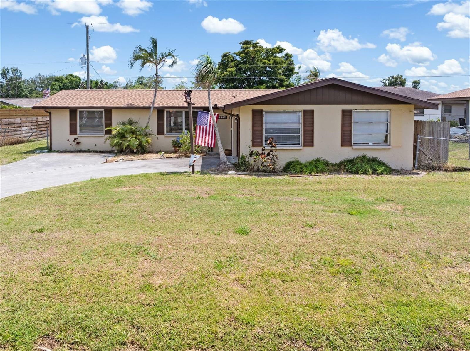 Property Photo: 315 Holly Road FL 34293