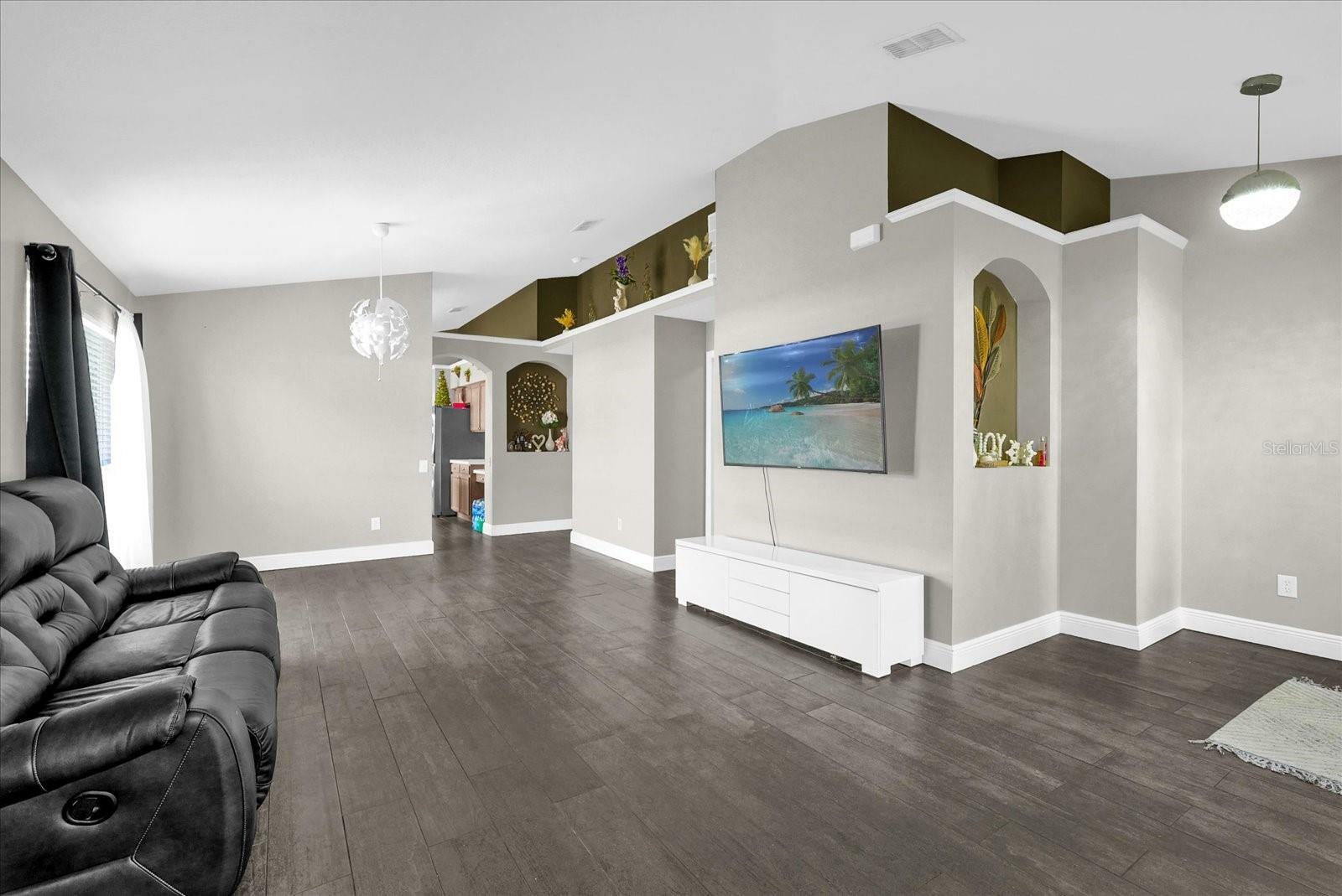 Property Photo: 10930 Buckwater Court FL 32817