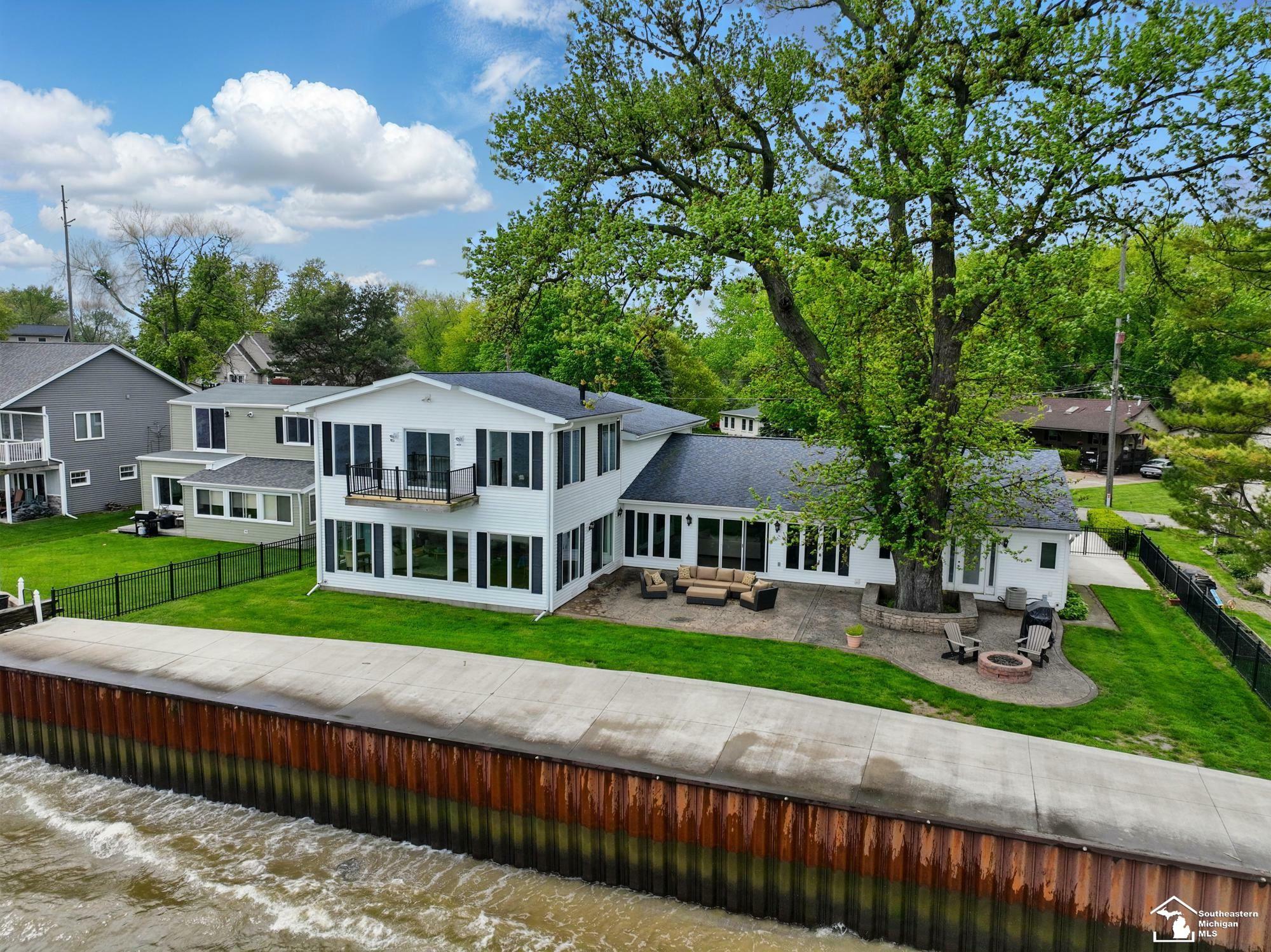 Property Photo: 13542 Venetian Drive MI 48161