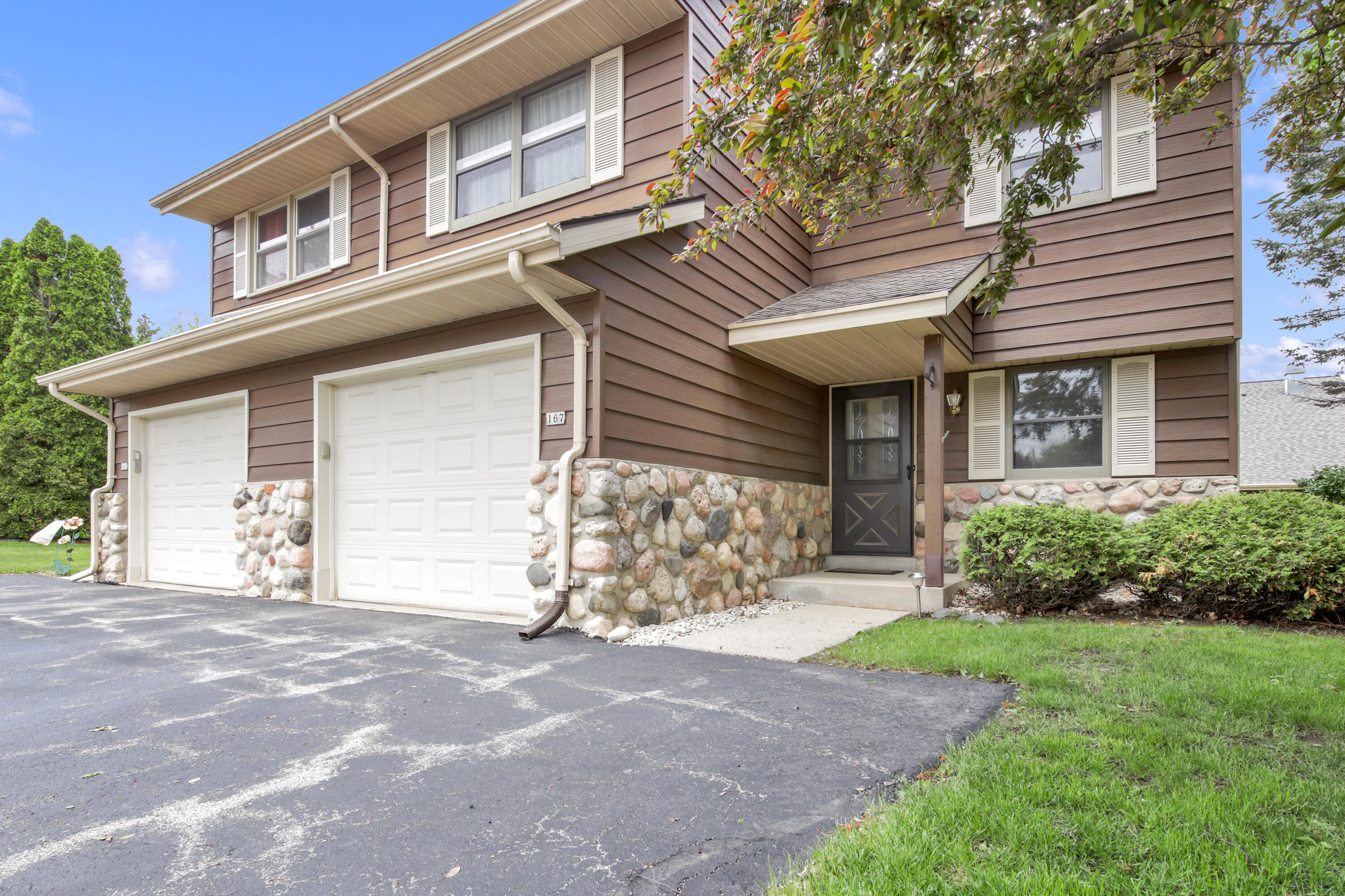 Property Photo:  167 Tamarack Ave  WI 53027 