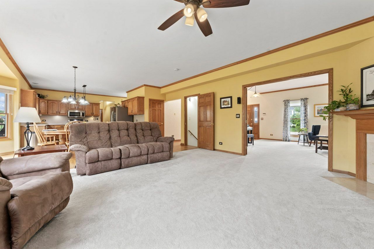 Property Photo: 730 N Hundley Street IL 60169