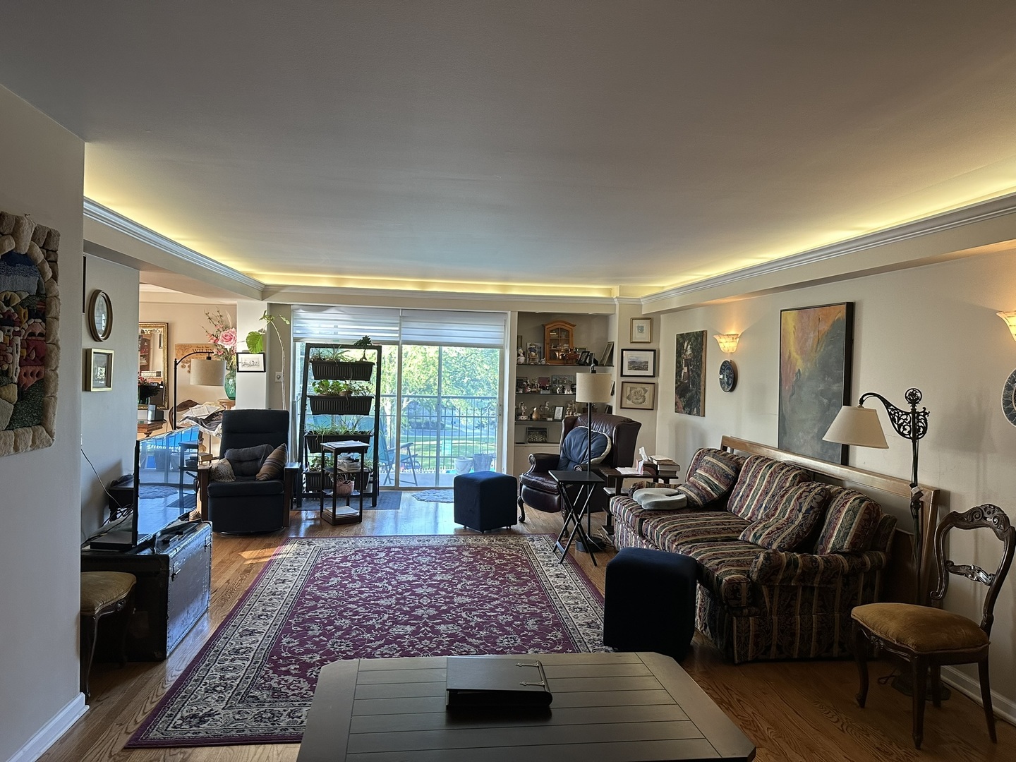 Property Photo: 7033 N Kedzie Avenue 301 IL 60645