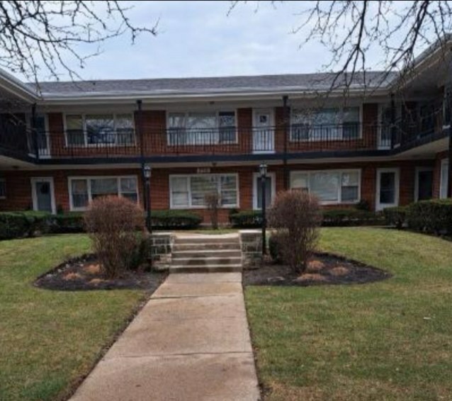 Property Photo: 720 N Western Avenue 10 IL 60068