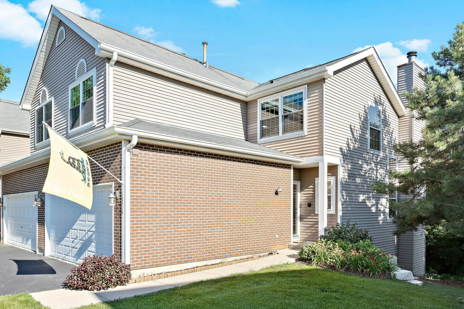 Property Photo: 1370 Grandview Court IL 60102