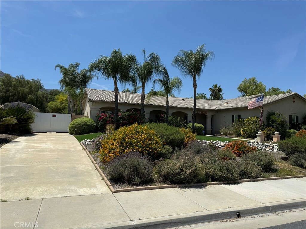 Property Photo: 30867 Via Bonica CA 92530