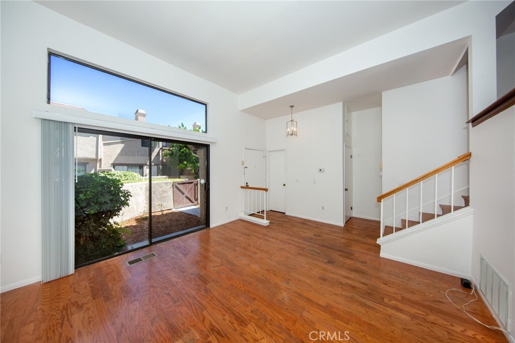 Property Photo:  2440 Chandler Avenue 4  CA 93065 