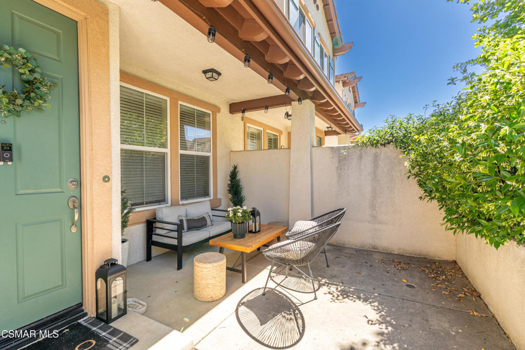 Property Photo:  82 Via Katrina  CA 91320 