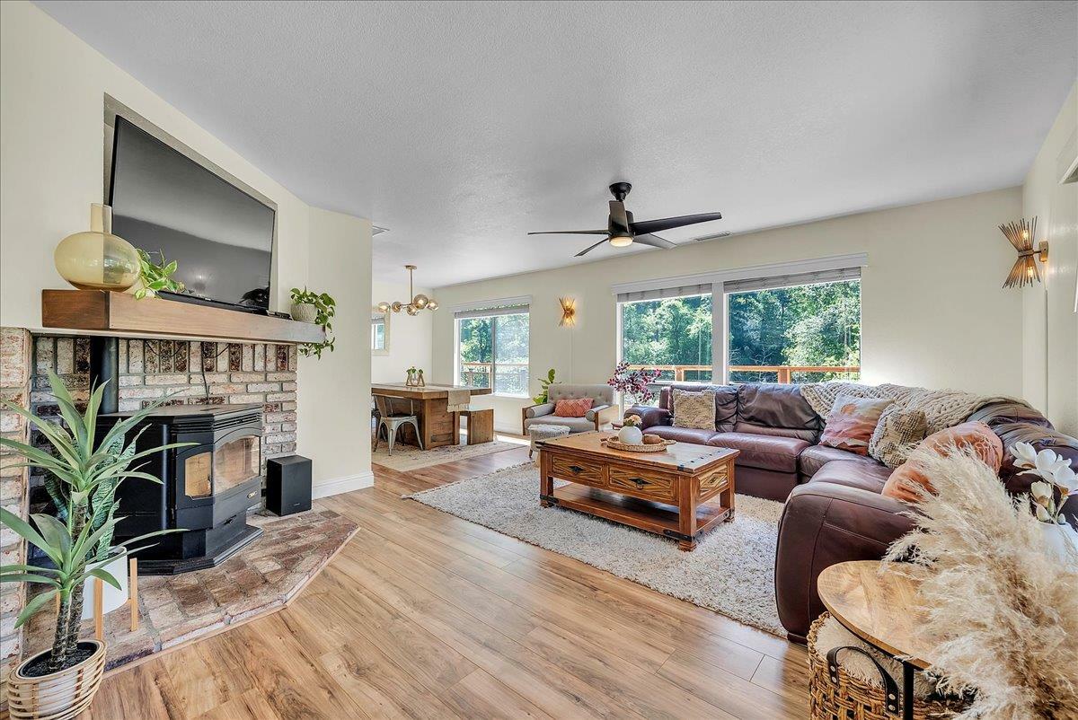 Property Photo: 820 Estey Way CA 95667