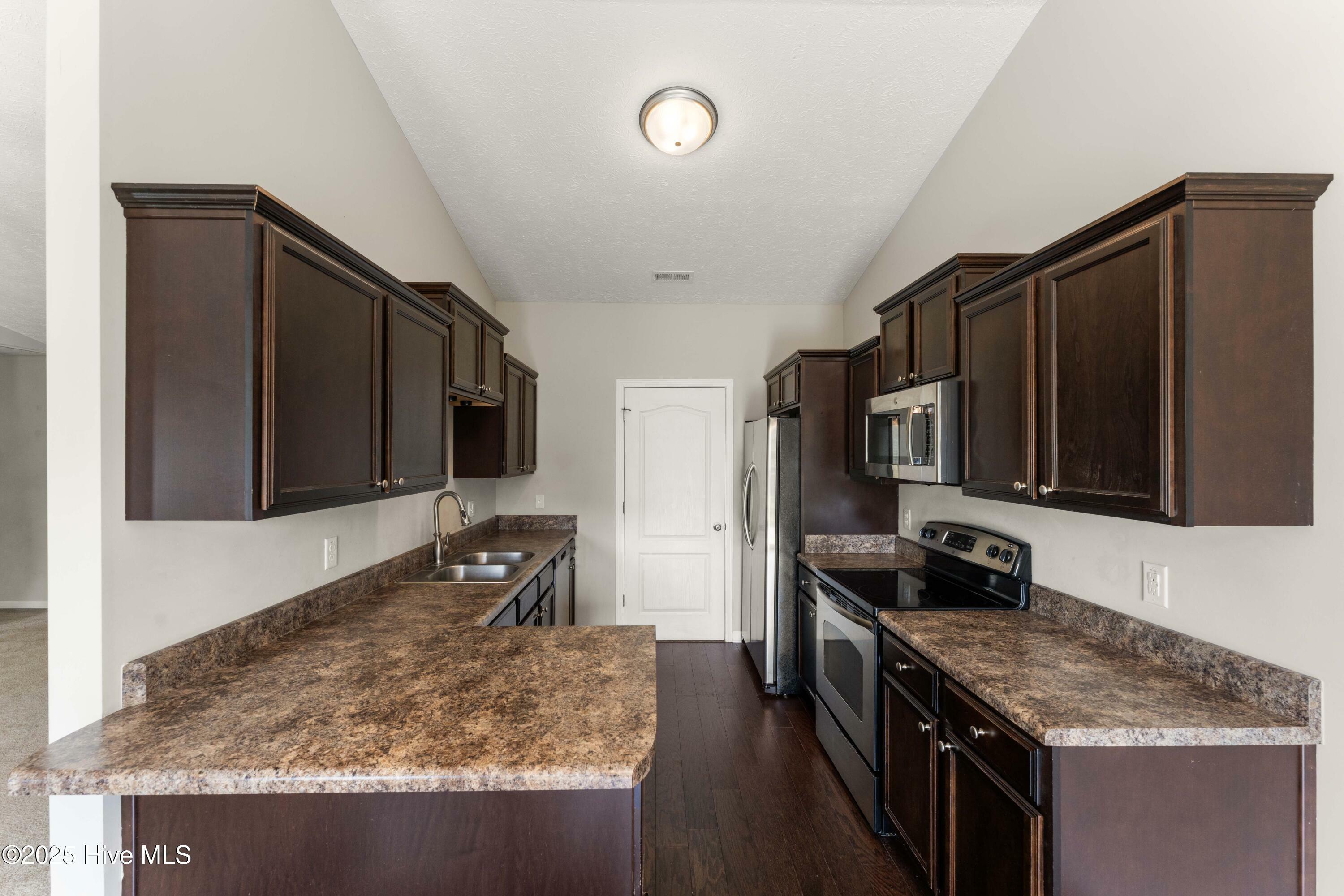 Property Photo: 903 Periwinkle Court NC 28546