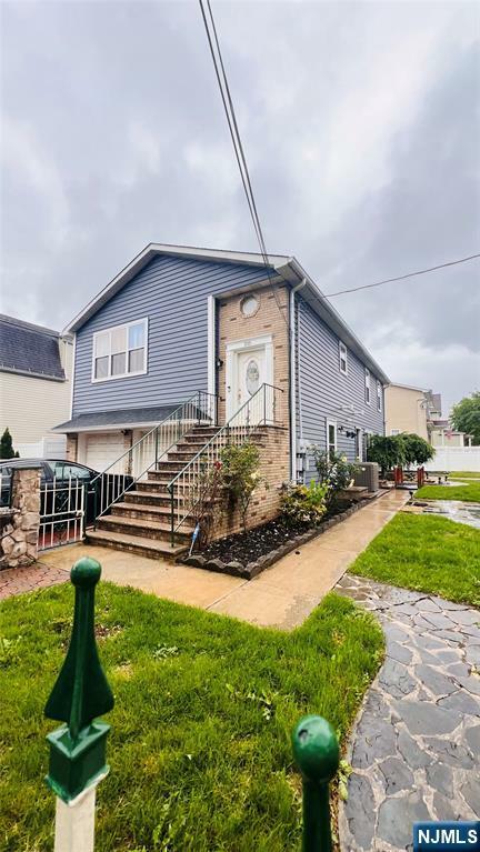 Property Photo:  215 Bower Street Fl 1  NJ 07036 