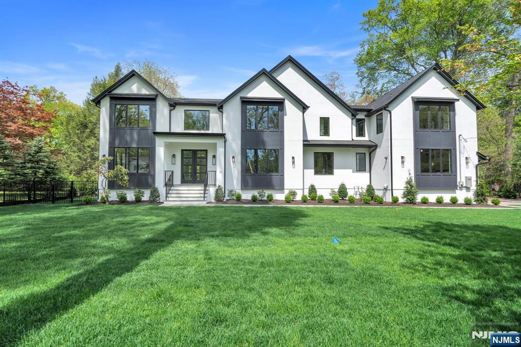Property Photo:  16 Donnybrook Drive  NJ 07627 
