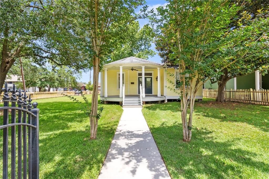 Property Photo: 312 N Oak Street LA 70401